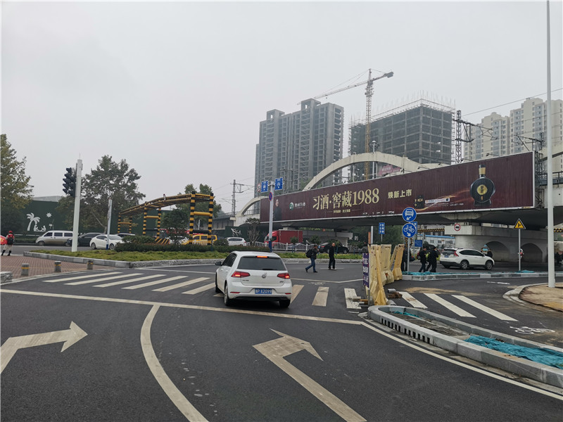 高速公路廣告是很容易使消費者產(chǎn)生視覺效果的廣告宣傳方式