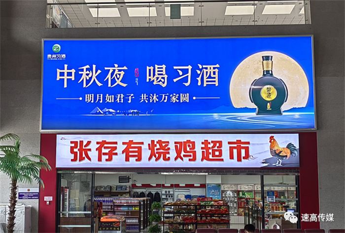秋高氣爽，戶外廣告又涌現(xiàn)了哪些精彩創(chuàng)意？